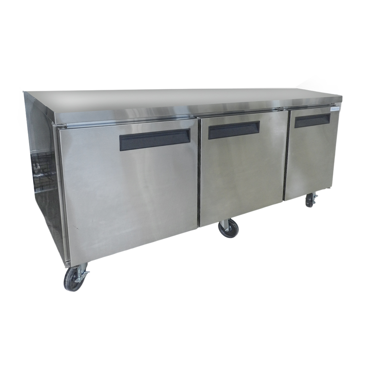 Mesa comercial con congelador 72"de 3 puertas 72×31×36" – ModernChef -PLATINUM Mod. MGC72F-PLA - Imagen 2