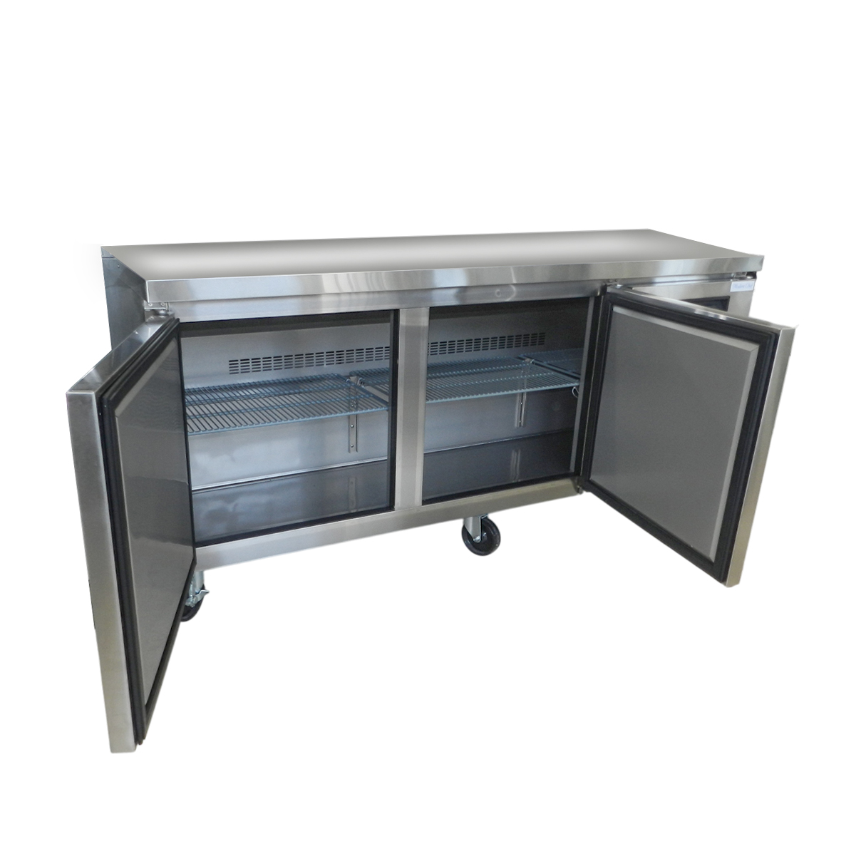 Mesa comercial refrigeradora 72" de 3 puertas 72x31x36” – ModernChef -PLATINUM Mod. MGC72R-PLA - Imagen 3