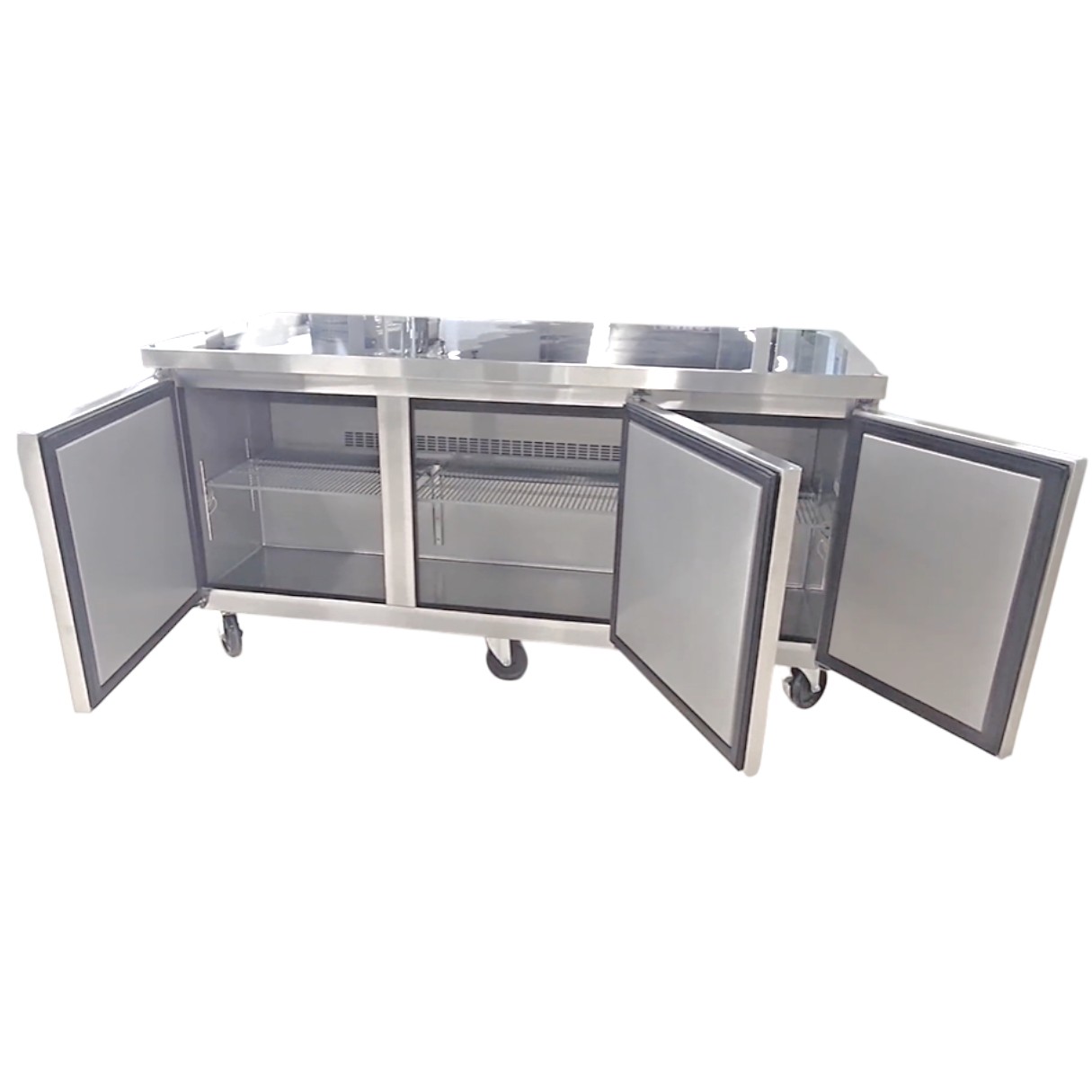 Mesa comercial refrigeradora 72" de 3 puertas 72x31x36” – ModernChef -PLATINUM Mod. MGC72R-PLA - Imagen 4