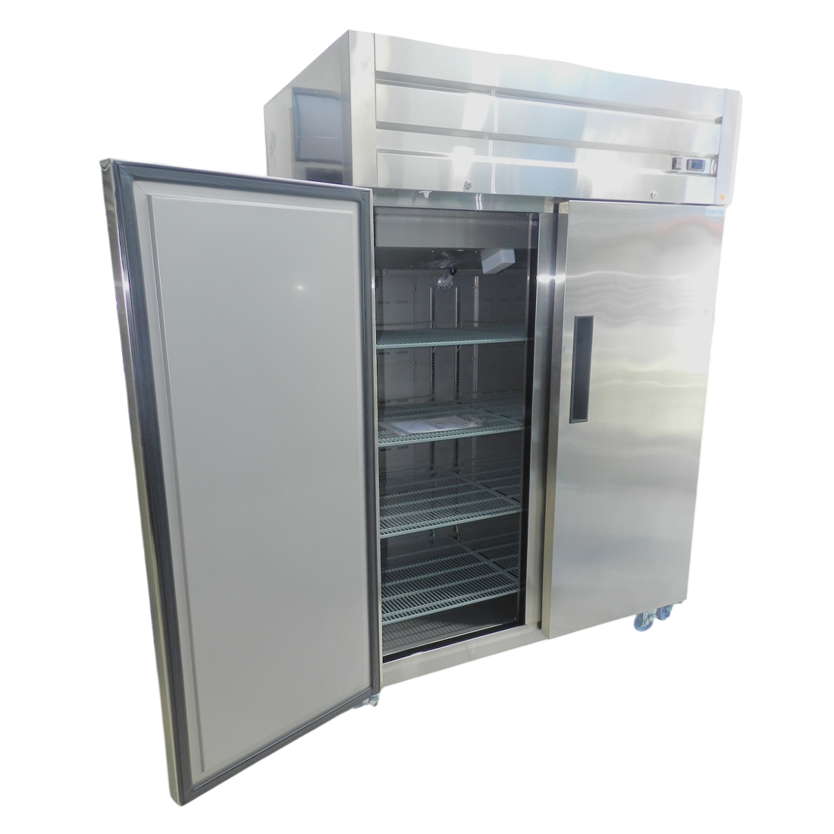 Freezer comercial de 2 puertas 55×33×80" – ModernChef -PLATINUM Mod. MG55AF-PLA - Image 3