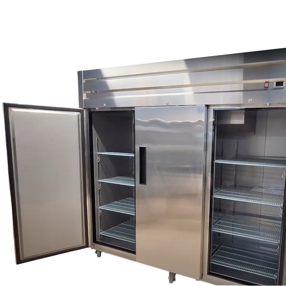 Refrigerador comercial de 3 puertas en acero inoxidable 83x33x80” – ModernChef -PLATINUM Mod. MG83AR -PLA - Imagen 3